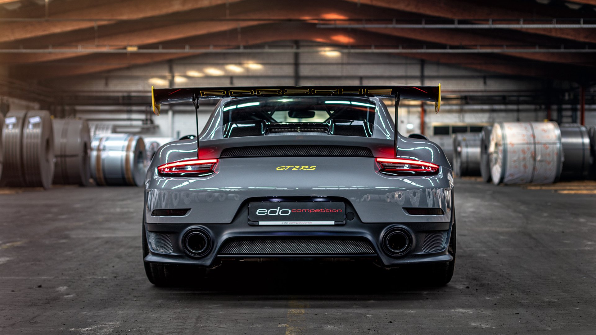 雷火电竞主播-当退役传奇皮克戴上拜仁袖标，一场友谊赛如何踢出了足球的永恒心跳